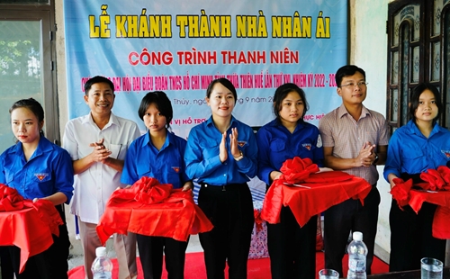 Bàn giao nhà nhân ái cho gia đình khó khăn ở Hương Thủy