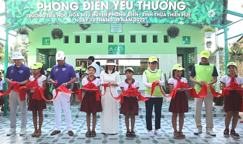 Khánh thành dự án nước sạch và nhà vệ sinh học đường tại Phong Điền