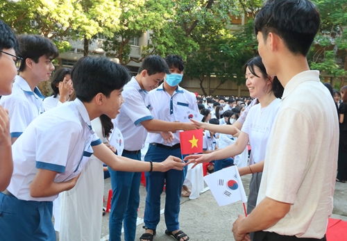 Giao lưu, hợp tác giảng dạy với các trường đại học quốc gia của Hàn Quốc