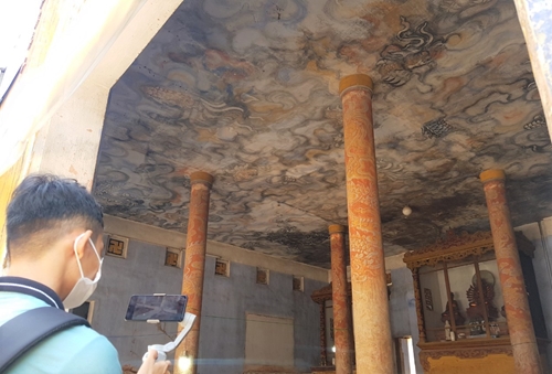 Relocating the Dieu De pagoda’s main hall while retaining “Long van khe hoi” painting