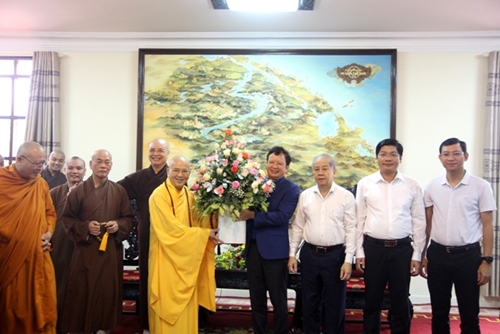 Bí thư Tỉnh ủy Lê Trường Lưu tiếp Ban Trị sự Giáo hội Phật giáo Việt Nam tỉnh