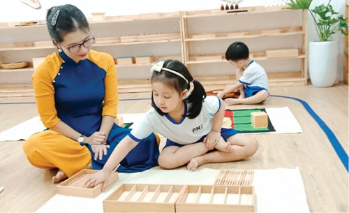 Dạy trẻ tự lập bằng phương pháp Montessori