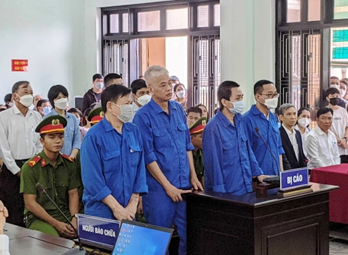 Hoãn phiên tòa xét xử tội đưa và nhận hối lộ tại Cảng Hàng không quốc tế Phú Bài