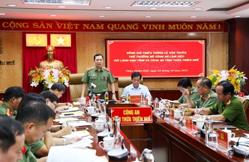 Thứ trưởng Bộ Công an làm việc với lãnh đạo UBND tỉnh và Công an Thừa Thiên Huế