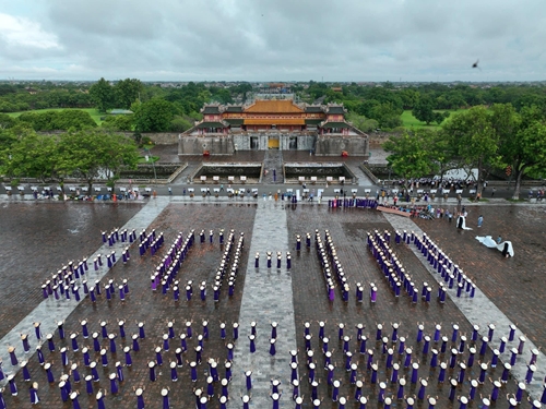 500 hội viên phụ nữ trình diễn dân vũ Xinh tươi Việt Nam