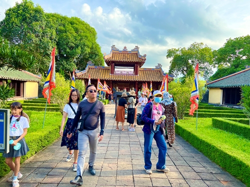 Over 1 5m visitors to Hue last 3 quarters