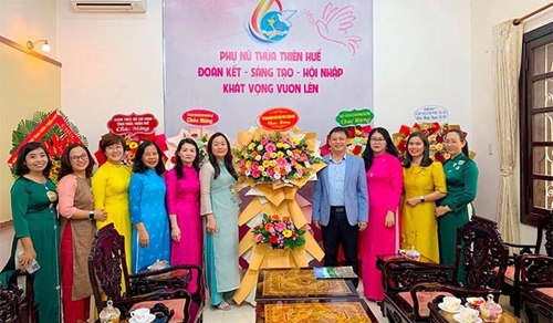 Phó Chủ tịch Thường trực UBND tỉnh Nguyễn Thanh Bình thăm, chúc mừng Hội LHPN tỉnh nhân ngày 20 10