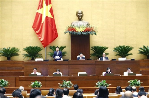 Ngày 25 10, Quốc hội tiếp tục thảo luận tại hội trường về các dự án luật