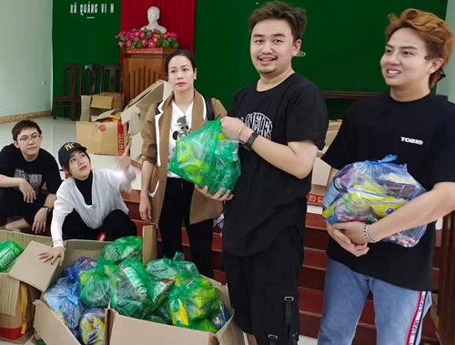2 000 suất quà đến với bà con vùng ngập lụt Quảng Điền