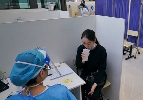 Thượng Hải triển khai vaccine COVID-19 dạng hít qua miệng