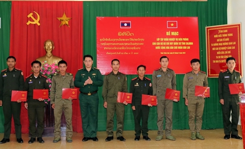 Tập huấn nghiệp vụ biên phòng cho cán bộ Quân đội Nhân dân Lào