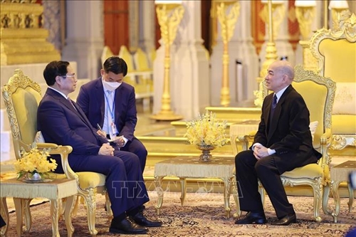 Thủ tướng Phạm Minh Chính chào Quốc vương Campuchia Norodom Sihamoni