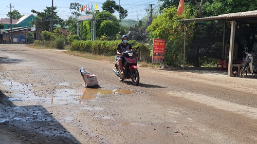 Cử tri huyện Phong Điền kiến nghị khắc phục hạ tầng giao thông xuống cấp