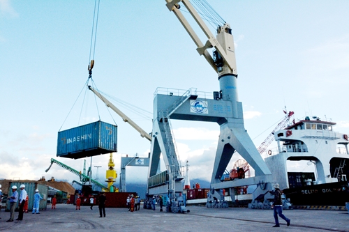 Mở tuyến container nội địa tại cảng Chân Mây