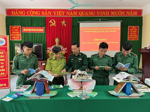 Đồn Biên phòng cửa khẩu Cảng Chân Mây hưởng ứng Ngày Pháp luật Việt Nam