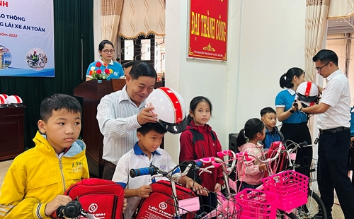 Hương Thủy Trao tặng 20 xe đạp cho trẻ em mồ côi
