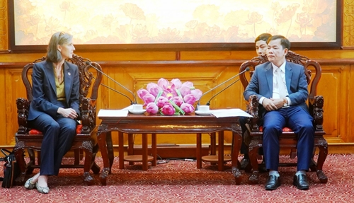 Chairman of the Provincial People’s Committee Nguyen Van Phuong receives the Chief Representative of UNDP in Vietnam