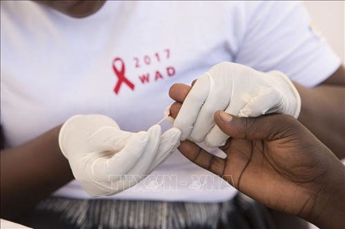 Vương quốc Anh cam kết 1,18 tỷ USD phòng chống AIDS, lao và sốt rét