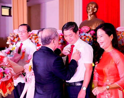 Phó Bí thư Thường trực Tỉnh ủy Phan Ngọc Thọ thăm, chúc mừng nhân kỷ niệm 40 năm Ngày Nhà giáo Việt Nam