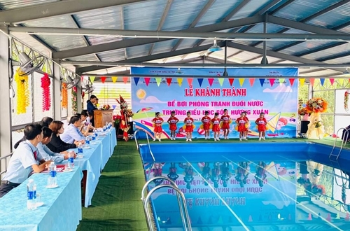 Khánh thành bể bơi phòng tránh đuối nước tại Trường tiểu học số 1 Hương Xuân