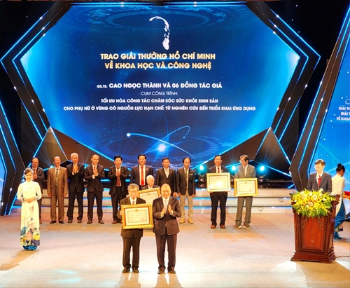 Nhóm tác giả Trường đại học Y - Dược, Đại học Huế vinh dự nhận Giải thưởng Hồ Chí Minh