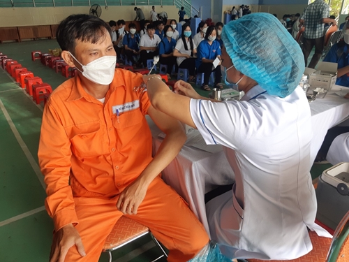 Quảng Điền hoàn thành tiến độ tiêm vắc xin COVID-19
