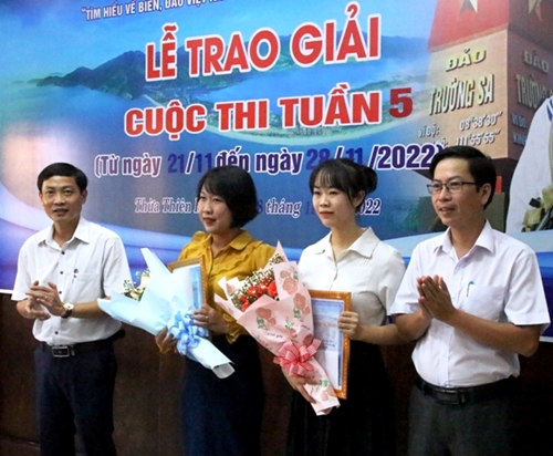 Trao giải tuần 5 cuộc thi trắc nghiệm trên Internet về biển, đảo Việt Nam