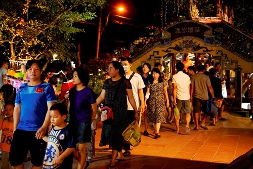 Tổ chức định kỳ hàng tuần chợ đêm cầu ngói Thanh Toàn