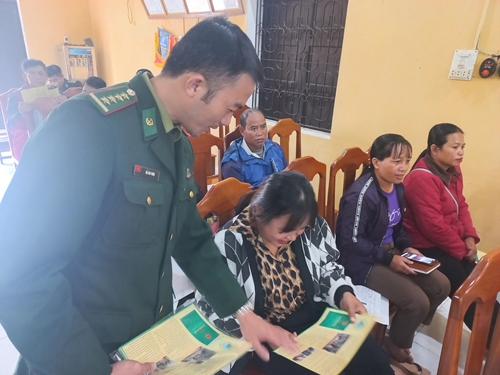 Tuyên truyền Luật Biên phòng Việt Nam cho người dân biên giới