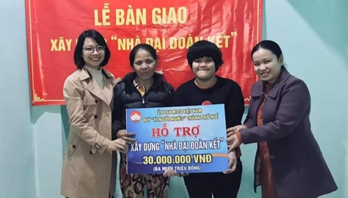 Khánh thành 2 nhà “Đại đoàn kết” cho hộ nghèo phường Thuận Lộc