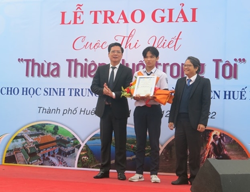 More than 700 entries participated in “Thua Thien Hue in me” writing contest