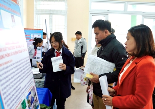 Hương Thủy Trao giải Cuộc thi Khoa học kỹ thuật dành cho học sinh
