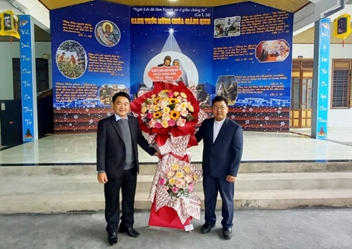 Lãnh đạo huyện Quảng Điền chúc mừng các cơ sở tôn giáo nhân dịp Lễ Giáng sinh
