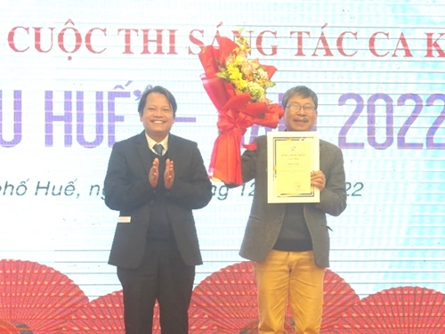 Award ceremony for the songwriting contest “I love Hue”
