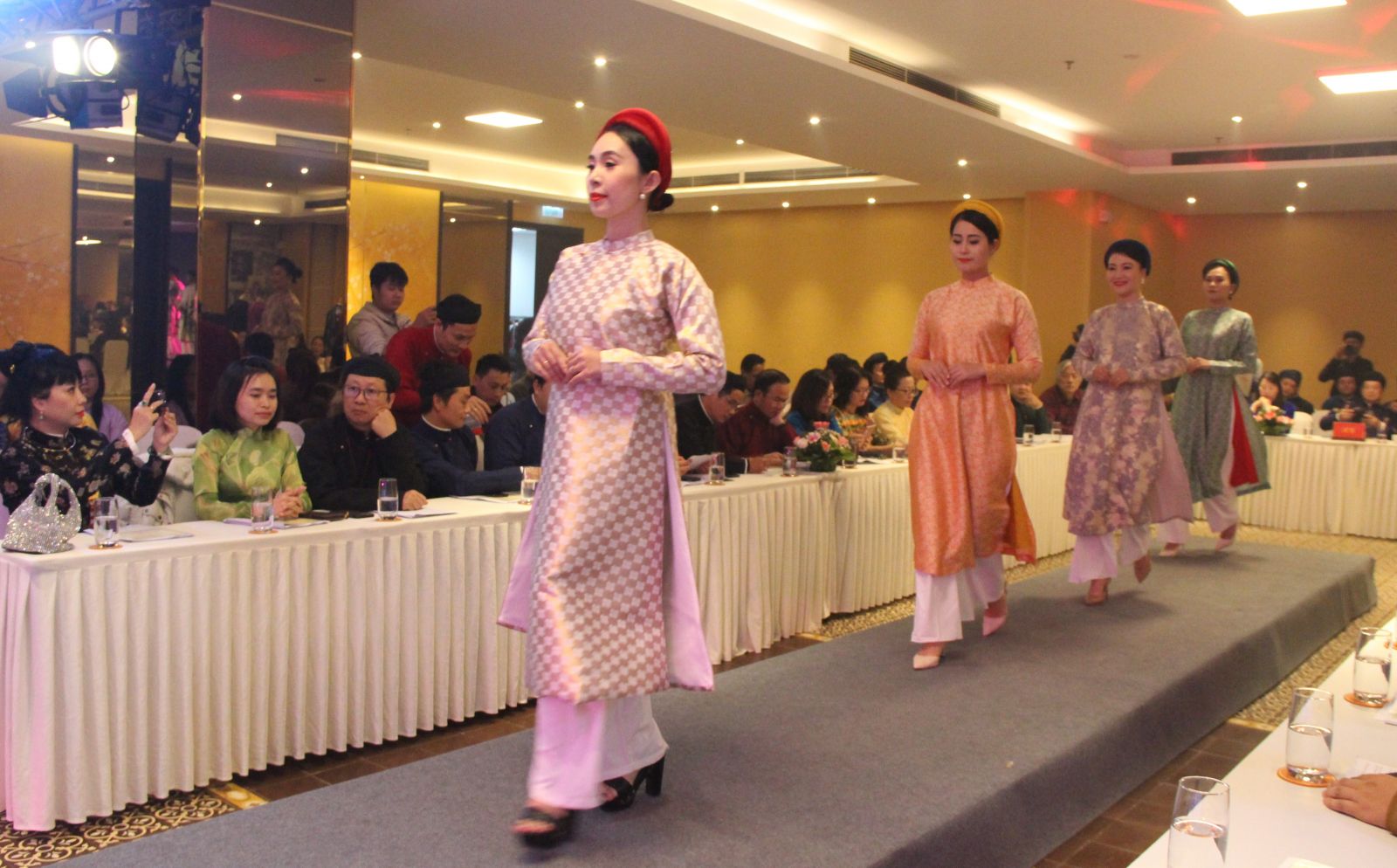 Hue Craves The Return Of Ao Dai