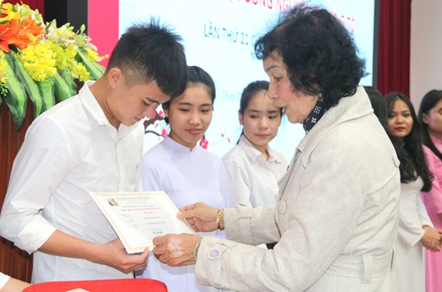 Trao 154 suất học bổng Nguyễn Trường Tộ cho sinh viên Đại học Huế