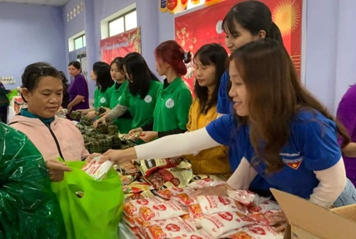 TP Huế trao 1 000 suất quà tết cho các hộ nghèo, cận nghèo