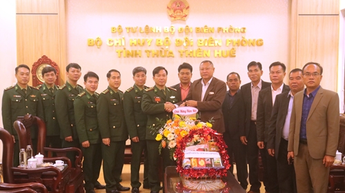 Đoàn Đại biểu Công an tỉnh Salavan thăm, chúc tết Bộ đội Biên phòng tỉnh