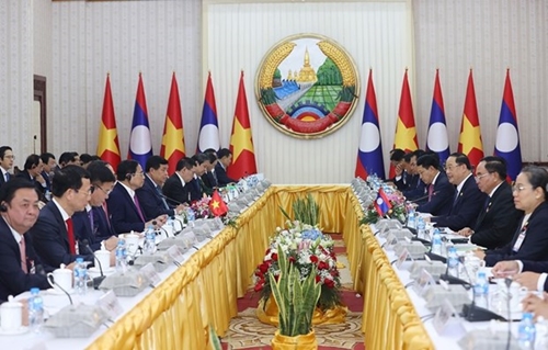 Dành ưu tiên cho việc củng cố, vun đắp quan hệ Việt-Lào