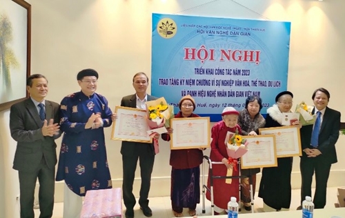 Bốn nghệ nhân được phong tặng danh hiệu Nghệ nhân dân gian Việt Nam
