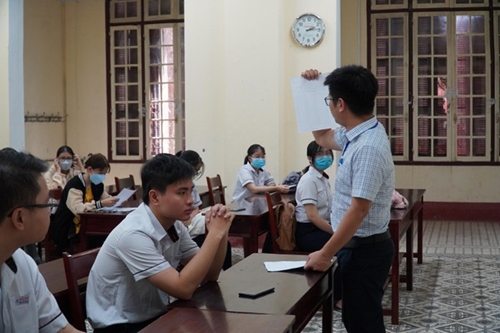 Xử lý nghiêm trường hợp lộ đề kiểm tra học kỳ 1 tại Trường THPT Nguyễn Sinh Cung