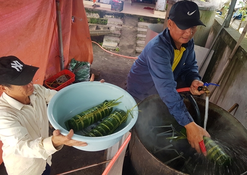 Bánh tét làng Chuồn chinh phục thực khách phương Nam