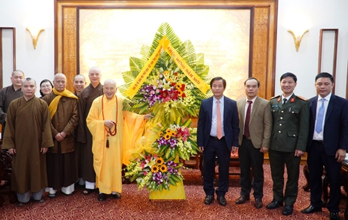 Chủ tịch UBND tỉnh Nguyễn Văn Phương tiếp các đoàn, tổ chức tôn giáo thăm, chúc tết
