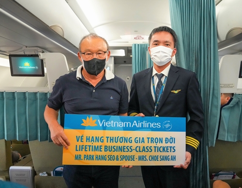 Vietnam Airlines Tri ân HLV Park vé bay Thương gia trọn đời giữa Hàn Quốc và Việt Nam