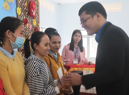 “Xuân tình nguyện” hỗ trợ các hoàn cảnh khó khăn tại thị xã Hương Trà
