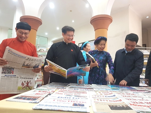 Exhibition of 250 Quy Mao Spring newspapers