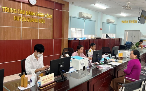 Quảng Điền giải quyết thủ tục hành chính vào ngày thứ 7 phục vụ nhân dân