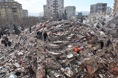 Thổ Nhĩ Kỳ ban bố tình trạng khẩn cấp sau vụ động đất chết người