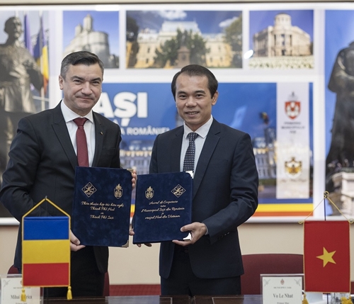 Hue City signs friendship contract with Iasi City