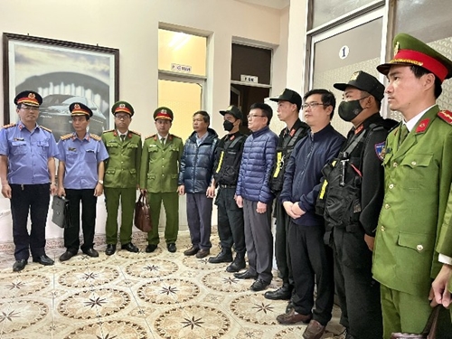 Bắt tạm giam đội ngũ lãnh đạo Trung tâm Đăng kiểm xe cơ giới tỉnh Thừa Thiên Huế